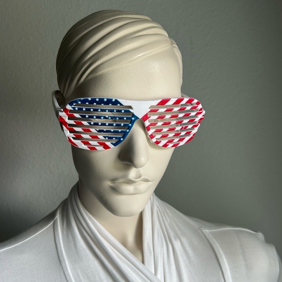 🥂 Host Pick 🥂 Fun Party Patriotic Plastic Vented Shades - Picture 5 of 6